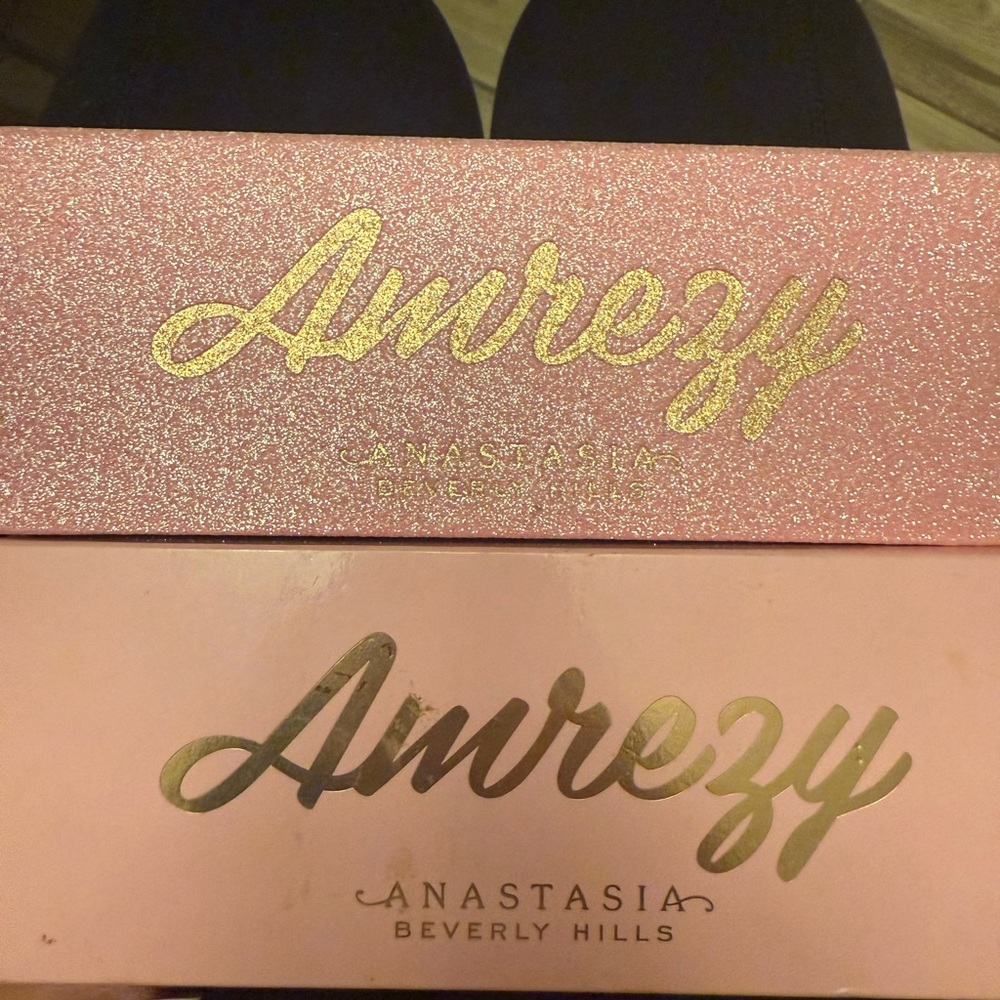 RARE !!!!  Anastasia Beverly Hills Amrezy Palette in Pink and Gold